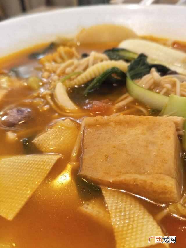 麻辣烫里面都有什么材料（中国最出名的4家麻辣