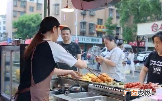 想学做小吃然后摆摊卖 小吃店累不累