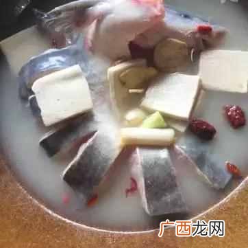 超值4人餐299 顺水鱼馆锅底有什么特色