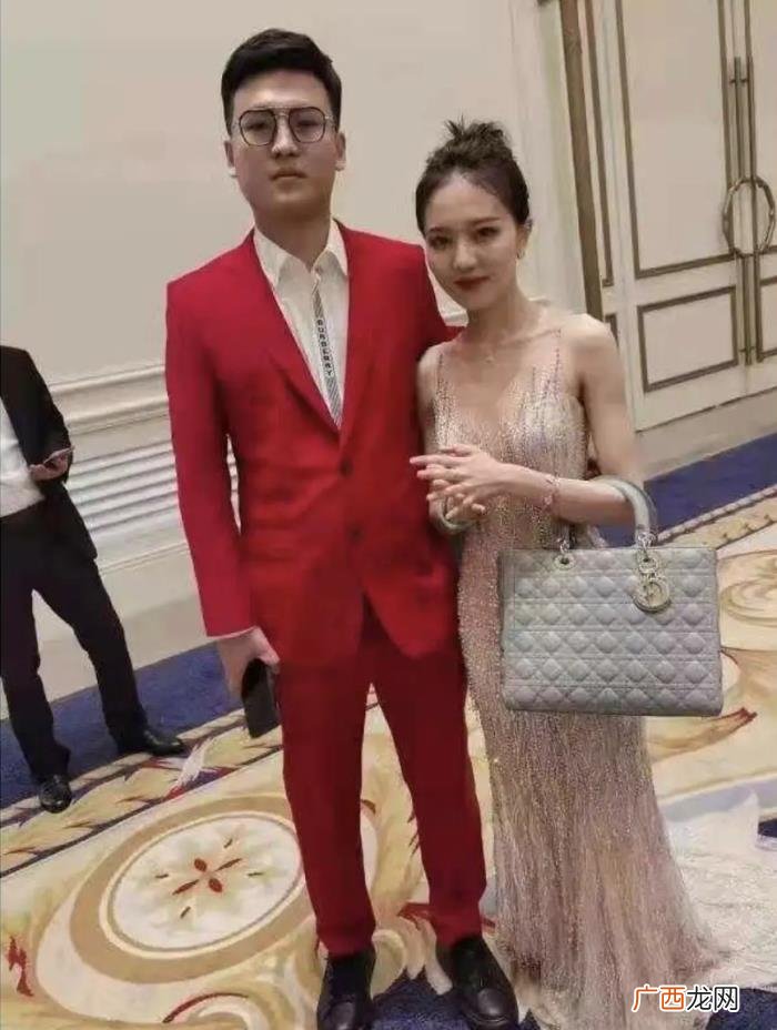 有钱男人看上的女孩子，和她背后的有钱男人们