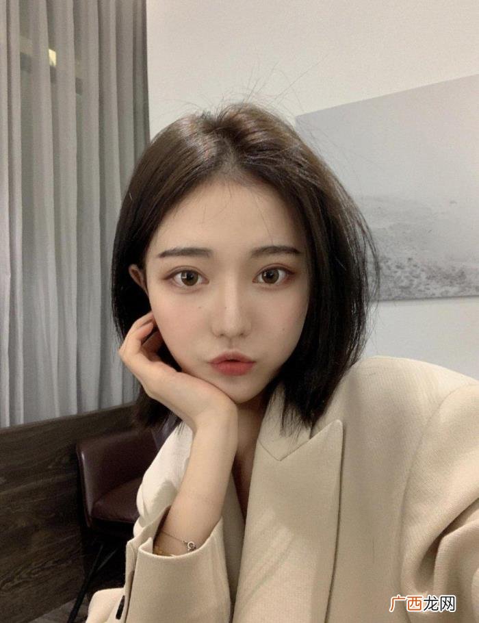 有钱男人看上的女孩子，和她背后的有钱男人们