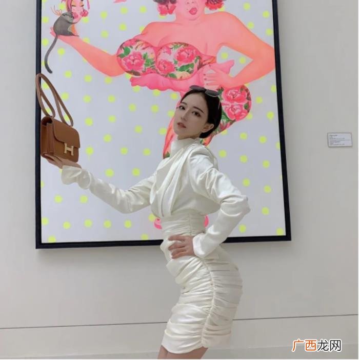 有钱男人看上的女孩子，和她背后的有钱男人们