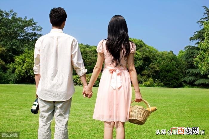 怎么哄男朋友开心，女朋友怎么哄男朋友呢