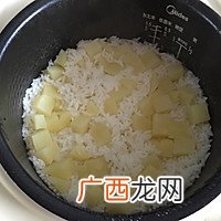 土豆焖饭