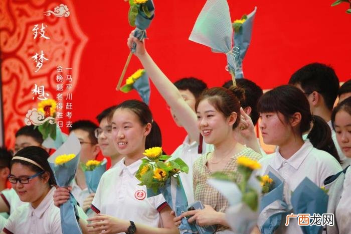 为学生送上向日葵寓意一举夺魁 送什么花给中考的学生比较好