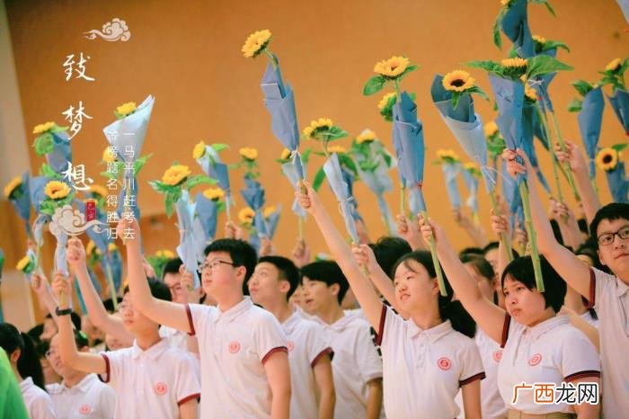 为学生送上向日葵寓意一举夺魁 送什么花给中考的学生比较好