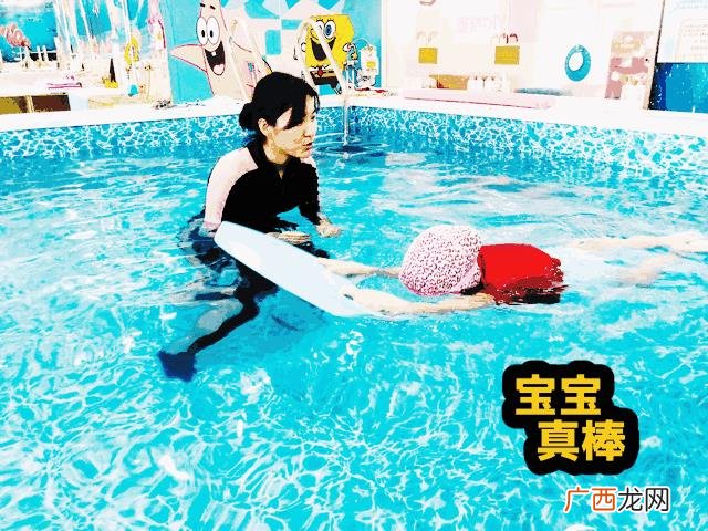 婴儿游泳馆活动图片 婴儿游泳馆洗澡多少钱