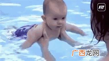婴儿游泳馆活动图片 婴儿游泳馆洗澡多少钱