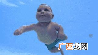 婴儿游泳馆活动图片 婴儿游泳馆洗澡多少钱