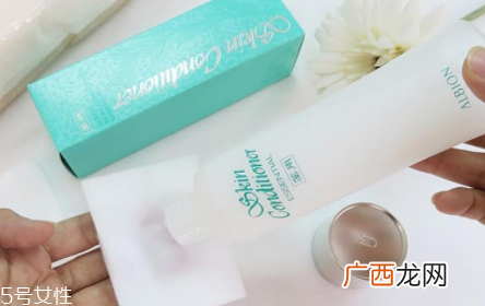 去粉刺的药用化妆水有哪些？奥尔滨健康水热卖40年