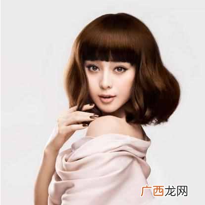 女生怎么戴假发片看不出来（假发又稳固又自然