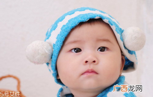 婴儿涂了防晒霜怎么洗 挑选宝宝防晒霜的注意事项
