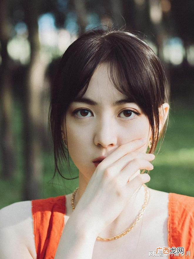 眼眸深处，暖了谁的一隅念想？