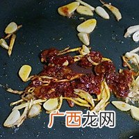 韭菜炒鸭血