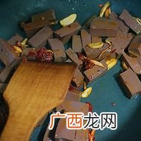 韭菜炒鸭血