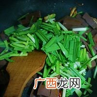 韭菜炒鸭血