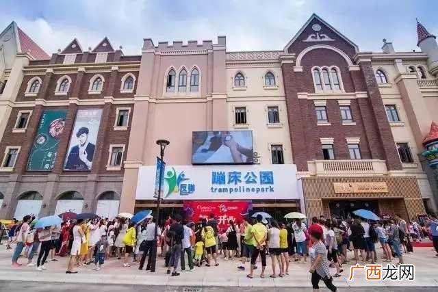 大型蹦床有哪些要多少钱,大型蹦蹦床大概多少钱
