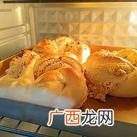 蔓越莓椰蓉花环面包