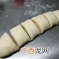 蔓越莓椰蓉花环面包