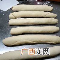 蔓越莓椰蓉花环面包
