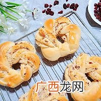 蔓越莓椰蓉花环面包