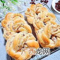 蔓越莓椰蓉花环面包