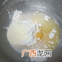 蔓越莓椰蓉花环面包