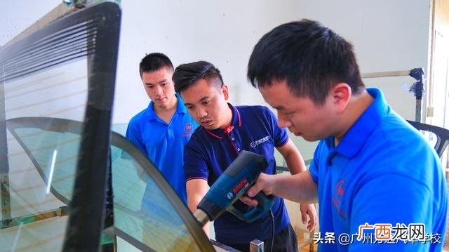 女孩子学什么手艺比较好,女生学汽车美容就业前景