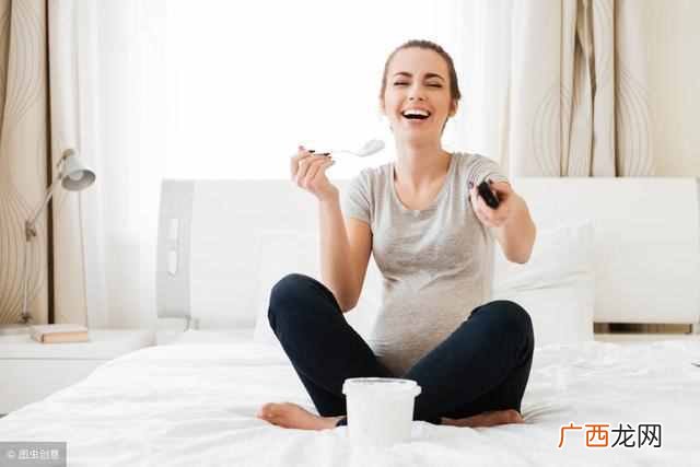 怀孕五个月晚上老是睡不着怎么办（孕中期老是
