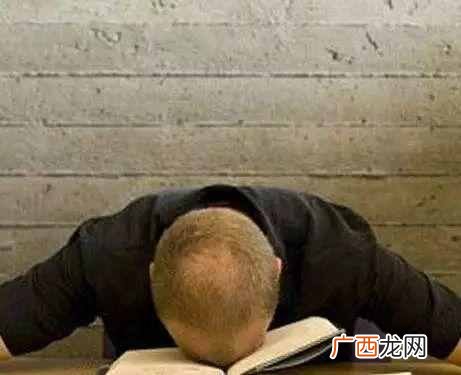 最近经常犯困是怎么回事（女人老感觉疲乏想睡