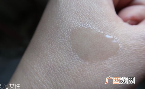 精华油和精油的区别