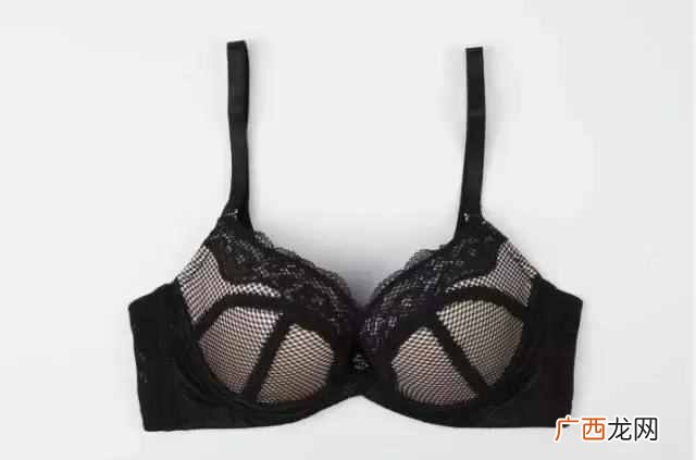 女性罩杯用手计算方法 女性胸部罩杯怎么分