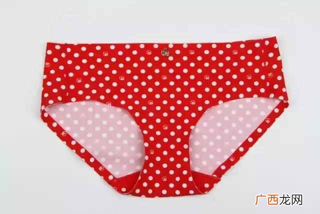 女性罩杯用手计算方法 女性胸部罩杯怎么分