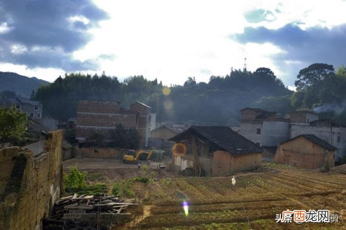 我每月还给她5000生活费 妻子有收入丈夫要给生活费吗