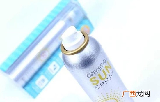 韩国水晶防晒喷雾能喷脸吗 建议不用防晒喷雾喷脸