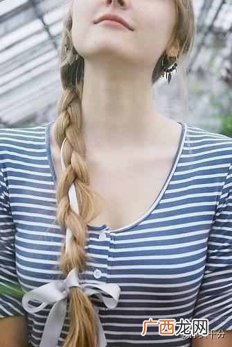 女生怎么让头发长的快一点（洗头加盐头发疯长