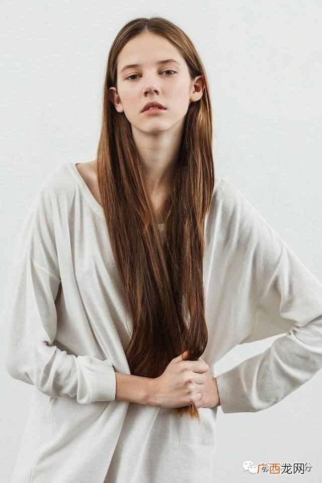 女生怎么让头发长的快一点（洗头加盐头发疯长