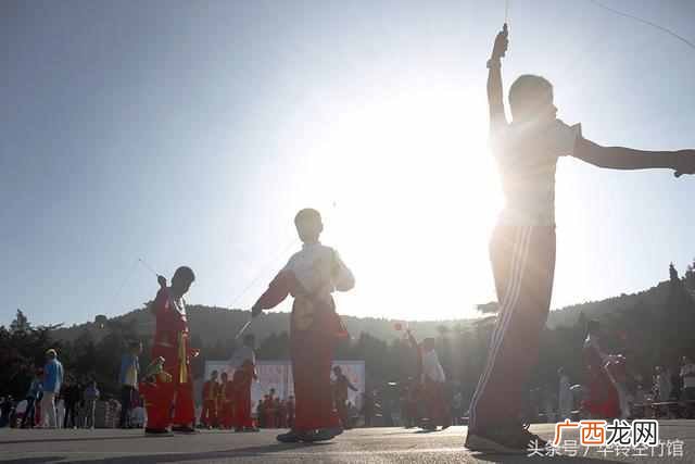 单头空竹怎么玩（单头空竹与双头空竹有什么区