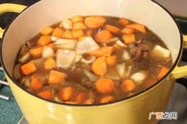 炖牛肉怎么做好吃又嫩（向往的生活3土豆炖牛肉