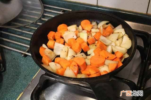 炖牛肉怎么做好吃又嫩（向往的生活3土豆炖牛肉