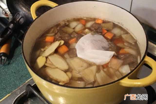 炖牛肉怎么做好吃又嫩（向往的生活3土豆炖牛肉