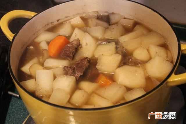 炖牛肉怎么做好吃又嫩（向往的生活3土豆炖牛肉
