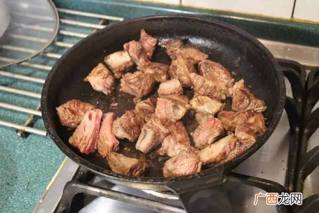炖牛肉怎么做好吃又嫩（向往的生活3土豆炖牛肉