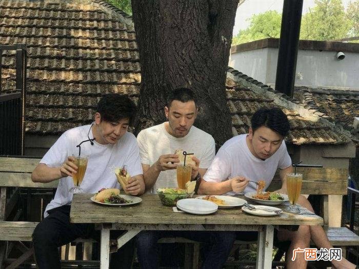 娄艺潇超话，娄艺潇李金铭互动超甜