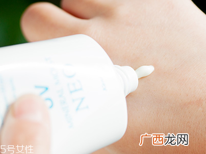 嘉娜宝防晒霜哪款好 含有物理防晒剂的防晒霜