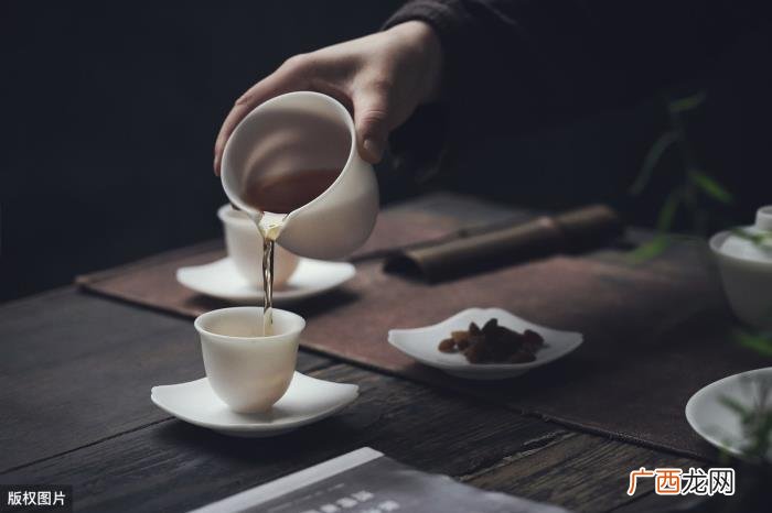 这年头喝茶讲究反而丢人了 年轻人爱喝茶丢人
