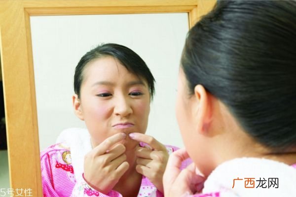 青春痘疤怎么快速消除
