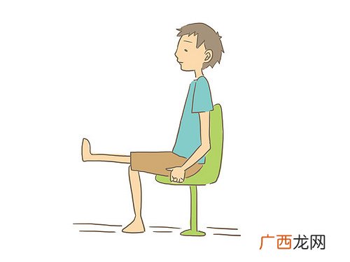 膝盖疼是怎么回事伸展操缓膝痛