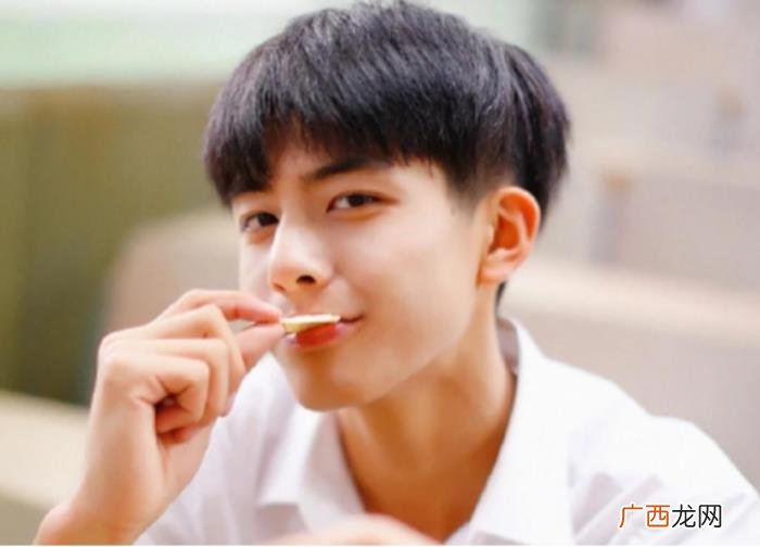 直男什么行为是喜欢你，对你做出这3三种行为的直男
