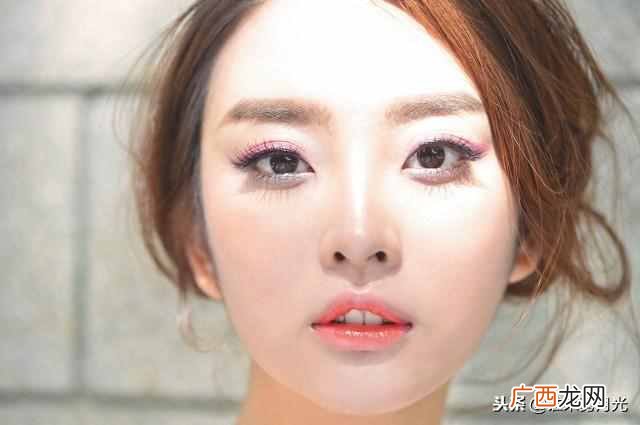 眼皮上长粉刺图片 眼皮上长粉刺怎么消除